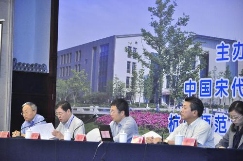 第二场学术报告会（复旦大学朱刚教授报告）