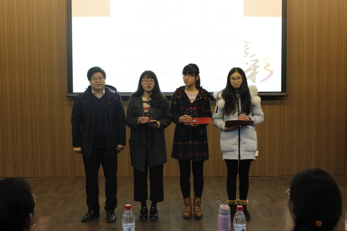 陈兆肆副院长为国家级大创的立项者颁奖