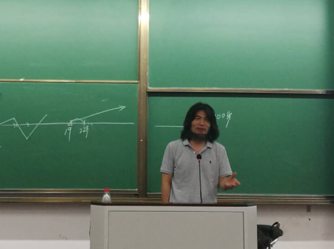 中文161班班主任黄岳杰老师发言