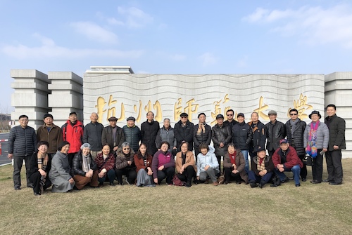 学院领导与老教师合影