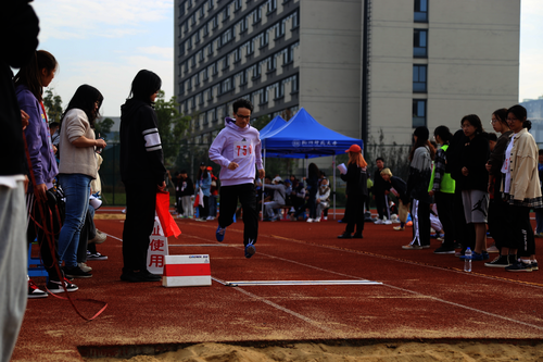 施华辉老师起跳