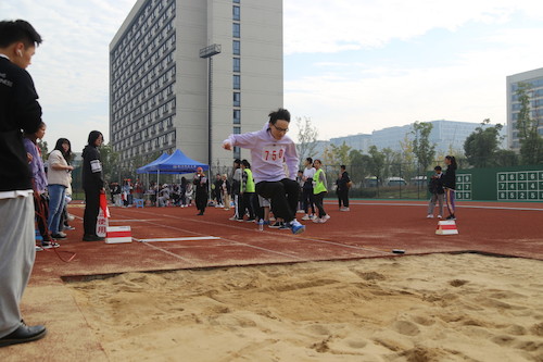 施华辉老师跳远