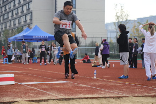 傅培恩老师跳远