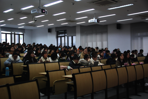 欧美色情
2020级本科生年级大会召开