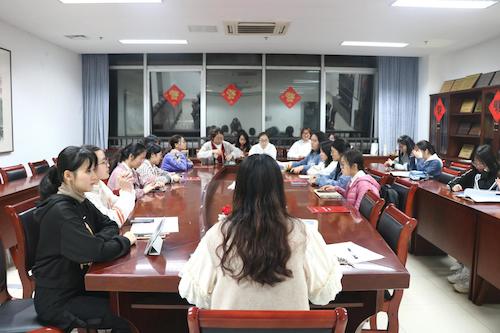 欧美色情
组织各班团支书学习党史